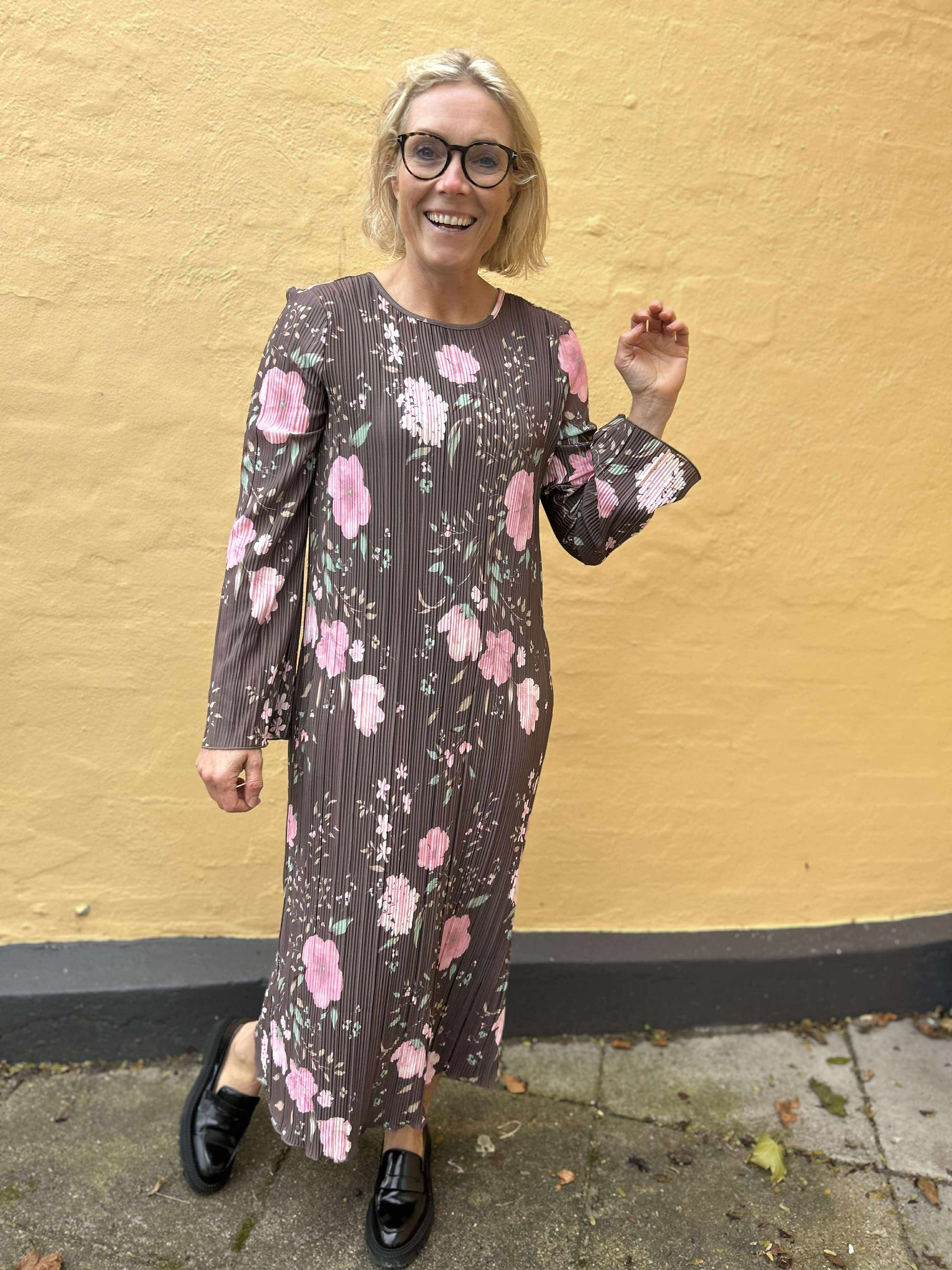 PCAMBER Midi Dress - Delicioso